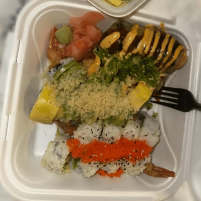 Signature/Classic Sushi Combo.